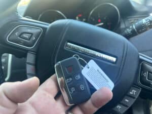 Read more about the article Smart Key Vs Standard Key: Which Is The Best Option For Your Car?